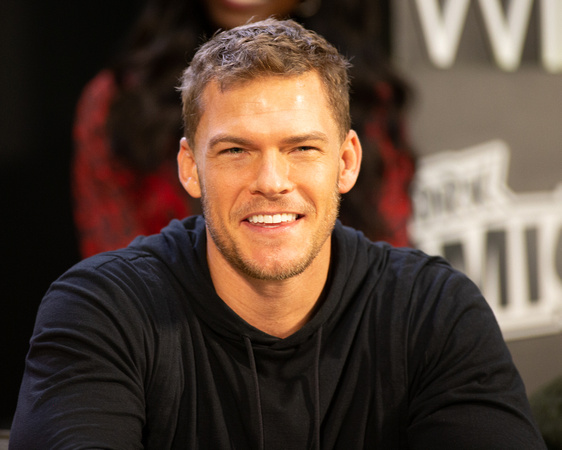 Alan Ritchson-Hank Hall